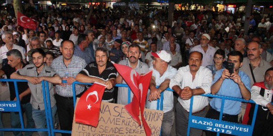 Elazığ’da Demokrasi Nöbeti 24 Saat Aralıksız Devam Ediyor