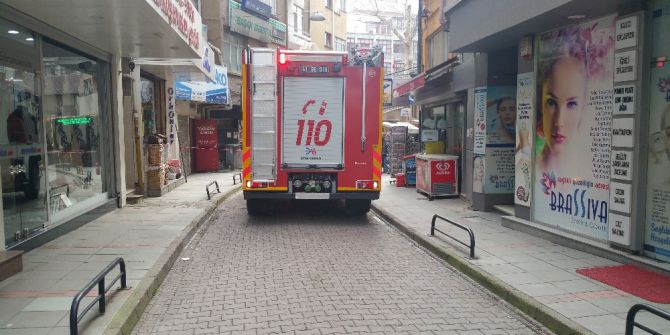 Trafo Yangını İtfaiyeyi Harekete Geçirdi