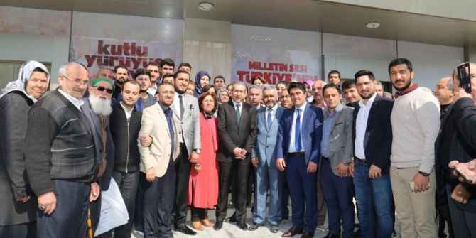 Mehdi Eker’i Gülümseten Slogan