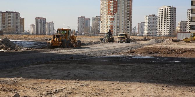 Büyükşehir Eski Hal’de Yol Açıyor