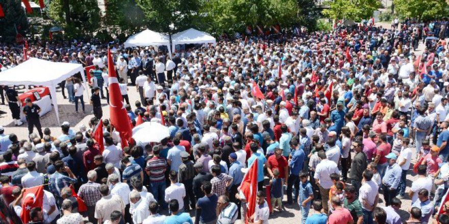 Anneden Şehit Oğluna: “Vatan Haini Olmadın, Alnım Ay Gibi Açık”