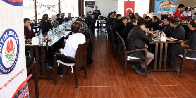 Eğitim Bir-sen Üyeleri Sertifikalarını Aldı