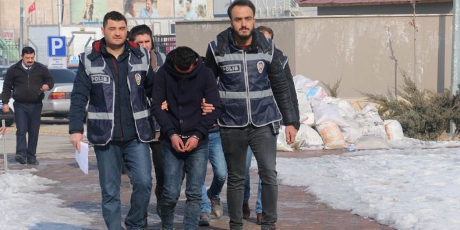 Büfeden Sigara Ve Bozuk Para Çalan Hırsızlar Tutuklandı