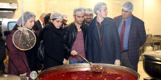 Rektör’den Yemekhane Baskını