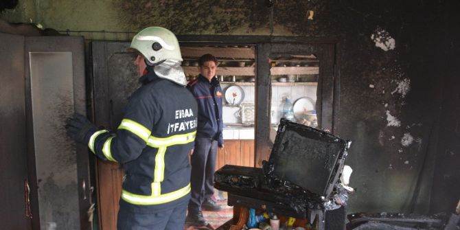 93 Yaşındaki Kadının Evi Yandı