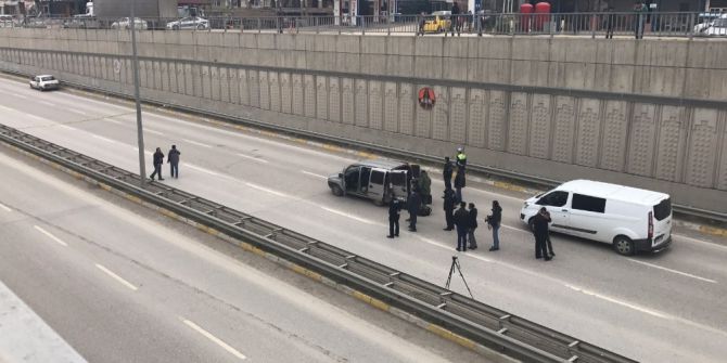 Yol Ortasına Bırakılan Otomobil Polisi Alarma Geçirdi