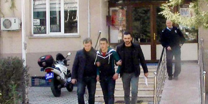 Hırsızlıktan Aranan Asker Kaçağı Polis Tarafından Yakalandı