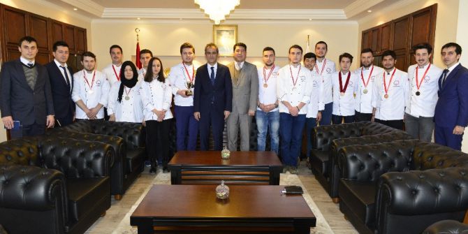 Özer’den Öğrencilere Teşekkür Belgesi