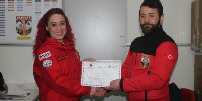 Akut Afyon Gönüllüleri İlk Yardım Eğitimi Aldı