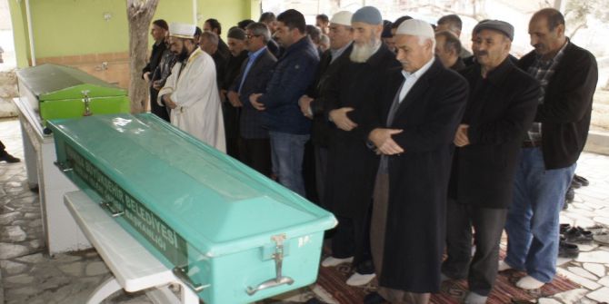 Anne Kız Son Yolculuğuna Birlikte Uğurlandı