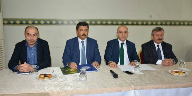 Uşak’ta Yeni Anayasa Masaya Yatırıldı