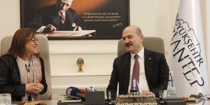 İçişleri Bakanı Soylu Gaziantep Büyükşehir Belediyesini Ziyaret Etti
