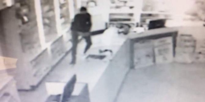 Eczaneden Hırsızlık Güvenlik Kameralarına Yansıdı
