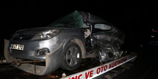 İşçi Servisi İle Otomobil Çarpıştı: 2 Ölü, 5 Yaralı