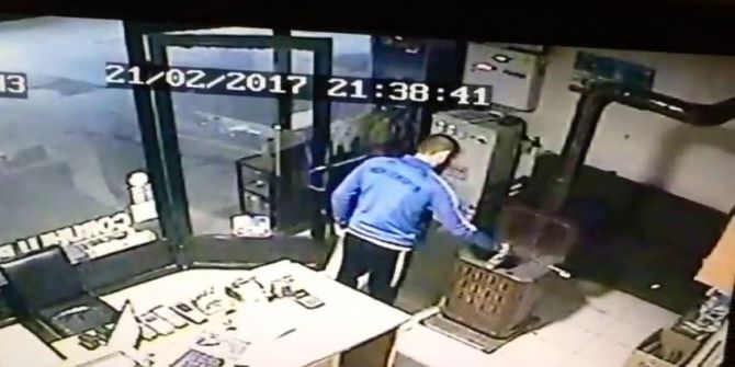 Benzinle Sobayı Yakmaya Çalışırken Kendini Yaktı
