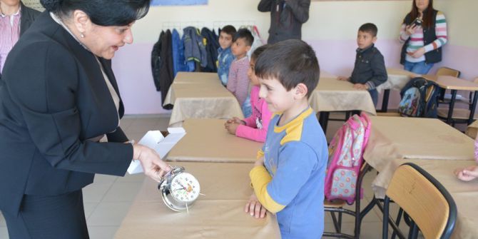 Öğrencilere "Çalar Saat" Hediyesi