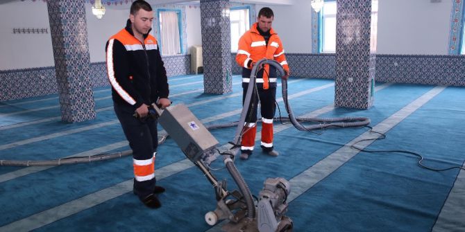 Gölbaşı Belediyesinden Camilerde Temizlik Çalışması
