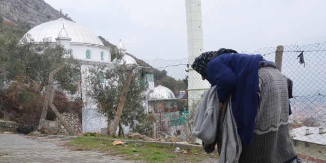 82 Yaşında İki Büklüm Cami Nöbeti