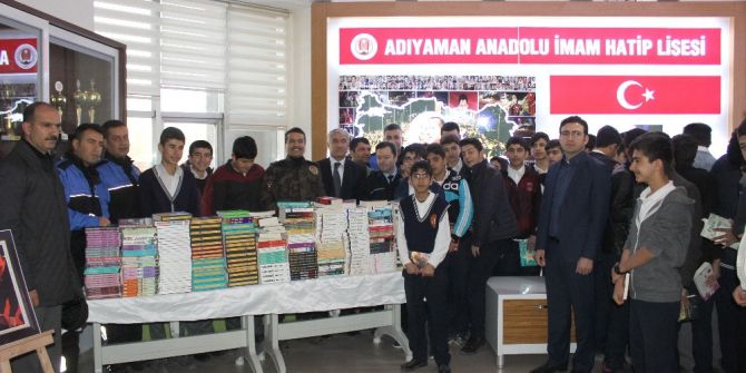 Polisten Öğrencilere Anlamlı Destek