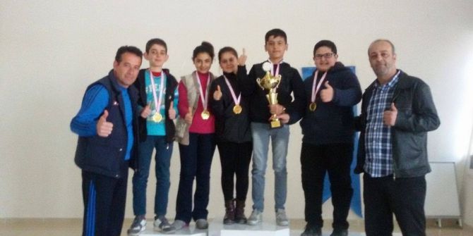 Kahta Türkiye Petrolleri Atatürk Ortaokulu Satrançta İl Birincisi Oldu