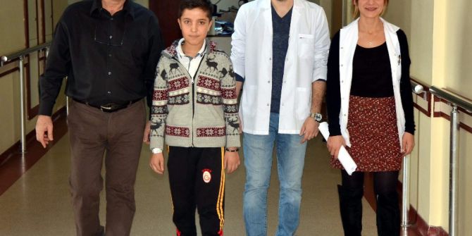 13 Yaşındaki Furkan Tek Başına Yürümeye Başladı