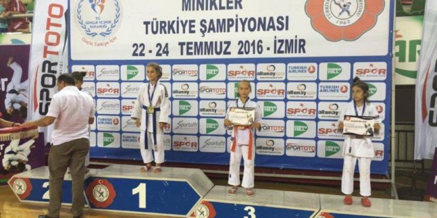 Lapsekili Sporcu Türkiye Üçüncüsü Oldu
