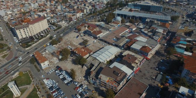 Yeni Kent Meydanı Tez Konusu Oldu