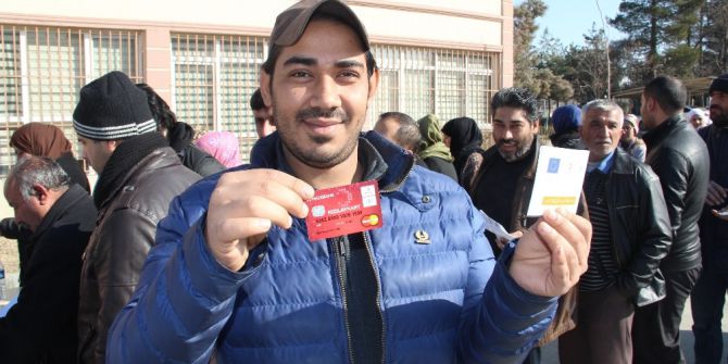 Batman’da Bin 119 Suriyeli Aileye Kızılay Kartı Verildi
