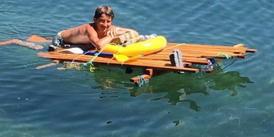 Kendi Yaptıkları Pet Şişe Destekli Sal İle Ölüme Davetiye Çıkardılar