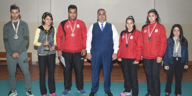 Başkan Can, Şampiyon Sporcuları Ödüllendirdi