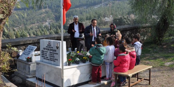 Ana Sınıfı Öğrencilerinden Şehit Ailesine Ziyaret