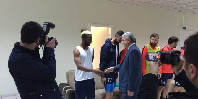 Başkan Polat, Bu Hafta Oynayacağı Karaköprü Maçı Öncesi Yeşilyurt Belediyespor’a Başarı Diledi