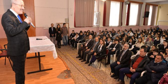 Kafaoğlu Öğrencilerle Söyleşi Yaptı