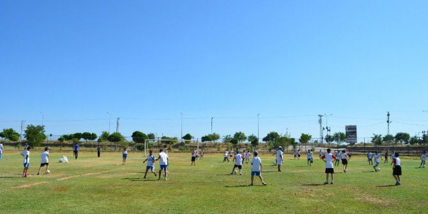 Adilcevaz’da Çocuklara Yaz Dönemi Futbol Eğitimi