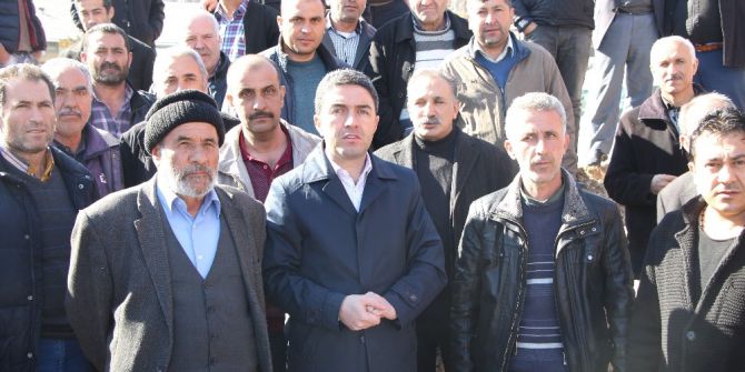 Chp Malatya İl Başkanı Kiraz, Eski Köy Garajının Girişinin Toprakla Kapatılmasına Tepki Gösterdi