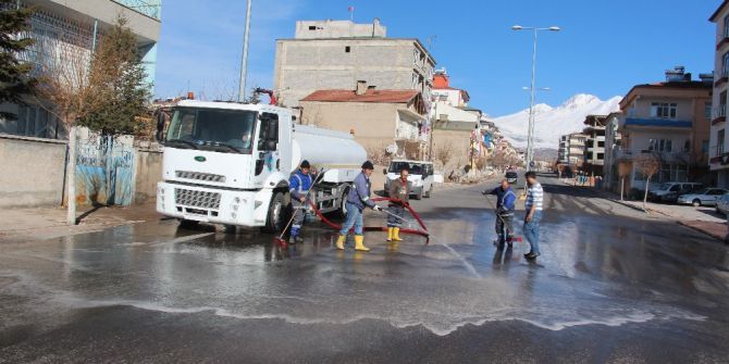 Aşık Seyrani Caddesinde Temizlik Çalışmaları Başladı