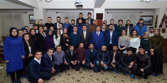 Belediye Başkanı Bahçeci Gençlerle Buluştu