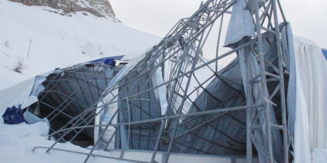 Hakkari’nin İlk Buz Pateni Pistinin Çatısı Çöktü