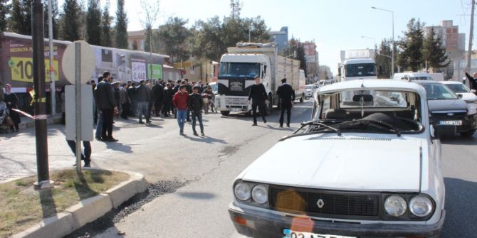 Kamyonla Otomobil Çarpıştı: 1’i Ağır 2 Yaralı