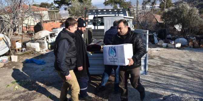 Yunusemre’den Yaşlı Kadına Yardım Eli