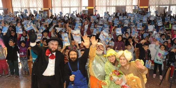 Büyükşehir Tiyatrosu Karacasu’da Sahne Aldı