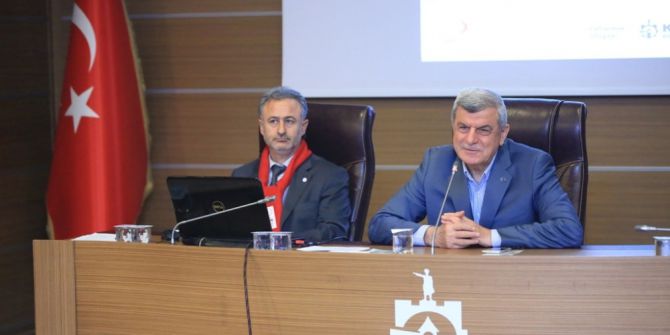 Büyükşehir Personeli, Kızılay’a Kan Bağışında Bulunuyor