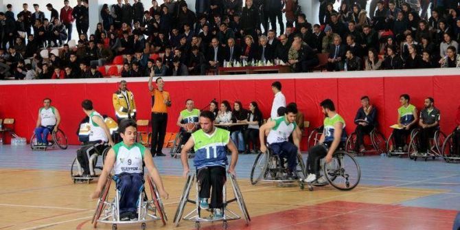 Vali Toprak Engellilerin Maçını İzledi