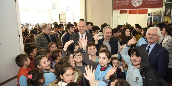 Başkan Togar’dan Öğrencilere Hediye Kitap