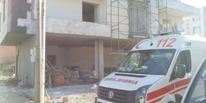 Yüksekten Düşen Suriyeli İnşaat İşçisi Yaralandı