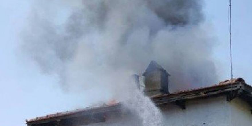 Alevler Çatıyı Bir Anda Sardı