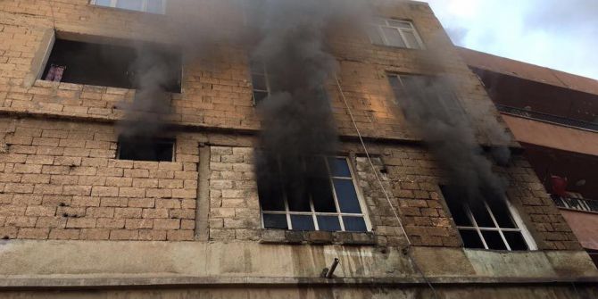 Evde Çıkan Yangında Maddi Hasar Meydana Geldi