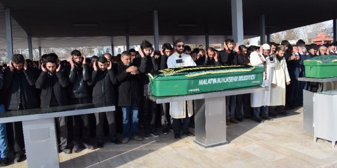 Trafik Kazasında Ölen Baba Oğul Toprağa Verildi