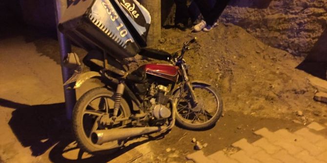 Motosikletli Kuryelik Yapan Genç Ağır Yaralandı