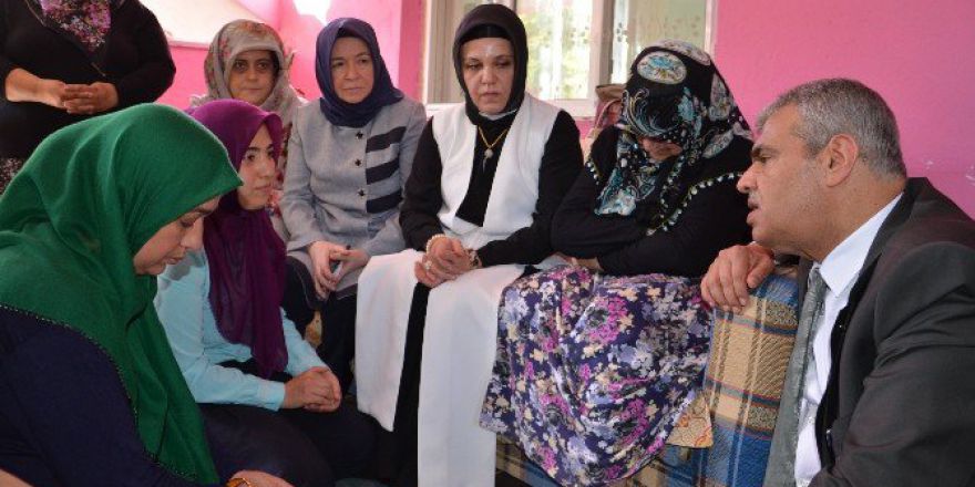 Başbakan Yardımcısı Veysi Kaynak, Şehit Ailesini Ziyaret Etti